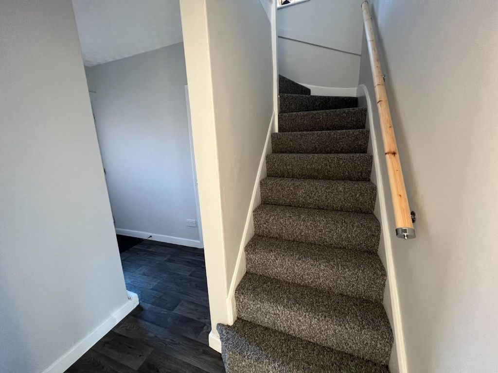 Property photo 2 of 12 Ent Hall.Jpg