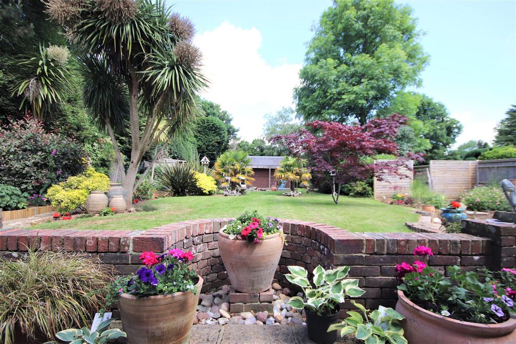 Property photo 2 of 39 134 Barnhorn Rd - Garden1.Jpg