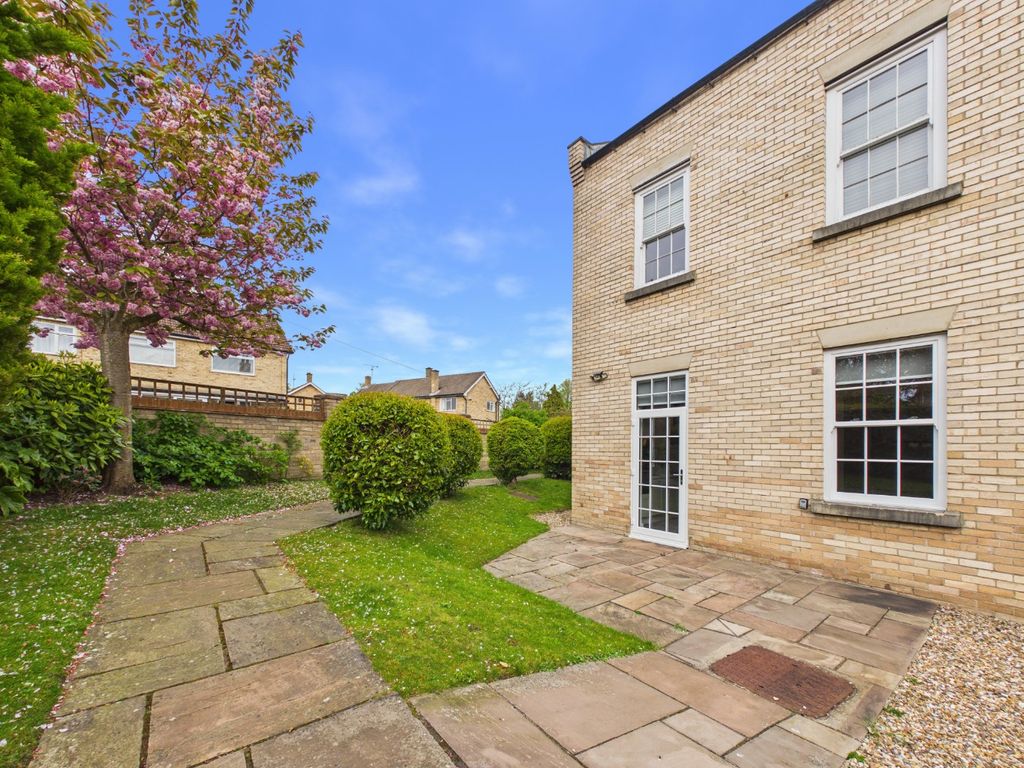 Property photo 2 of 16 761587