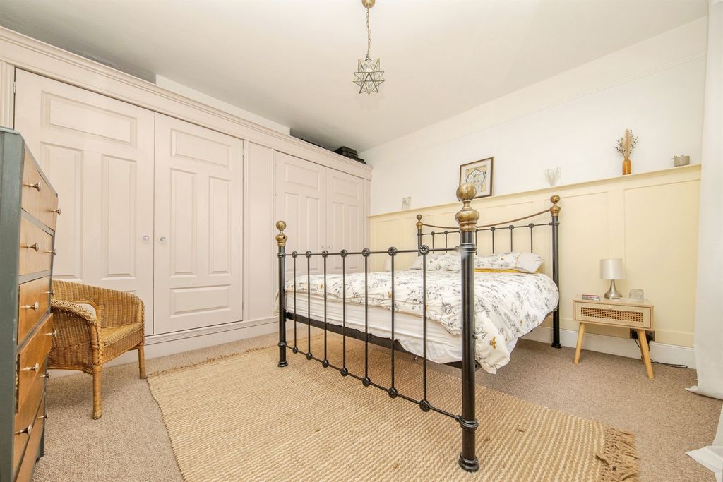 Additional image 18 of 6 bed semi-detached house for saleFronks Road, Harwich CO12