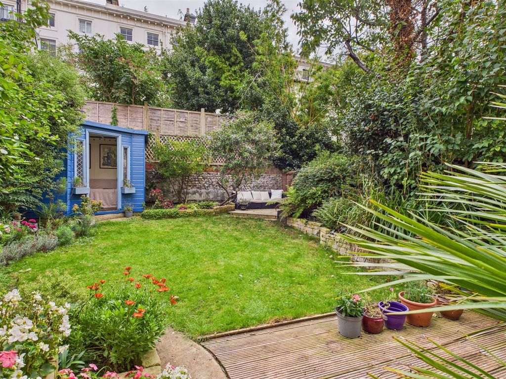 Property photo 2 of 16 Cam04311G0-Pr0066-Still006.Jpg