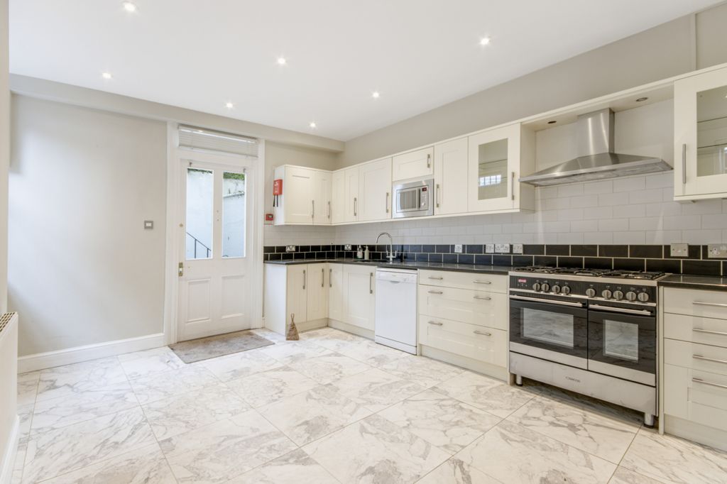 Property photo 3 of 19 Gallery