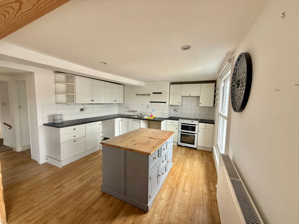 Property photo 3 of 5 Kitchen