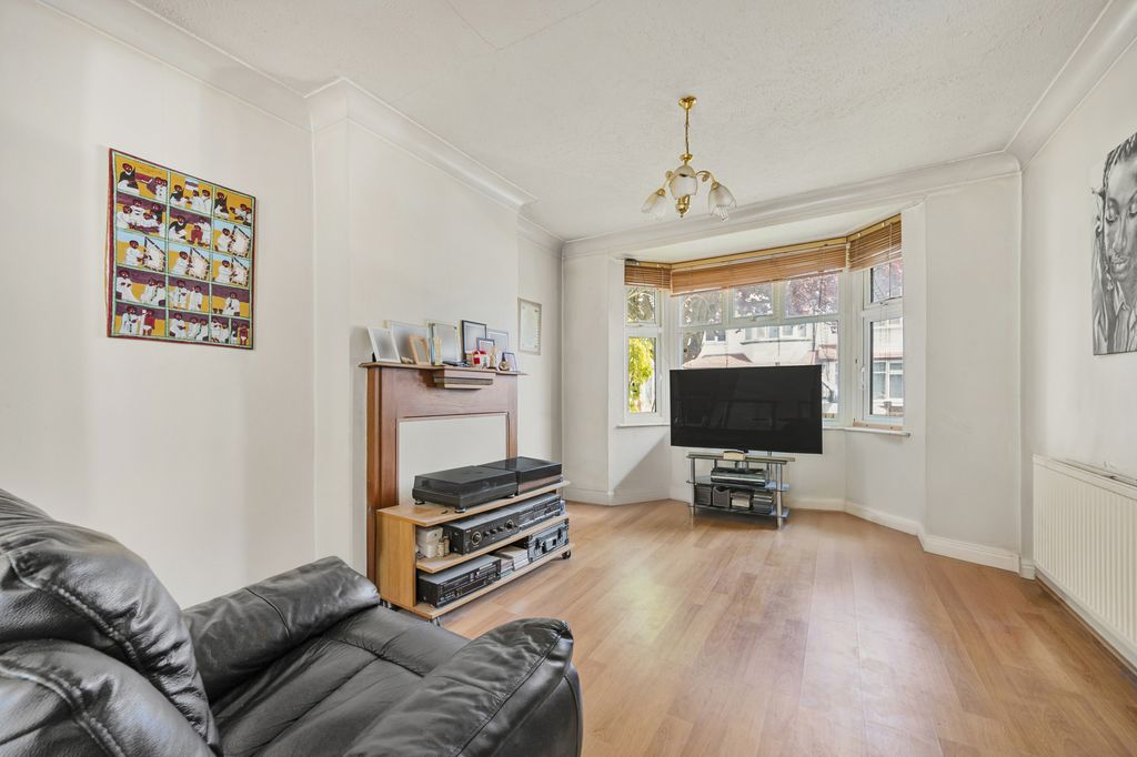 Property photo 2 of 8