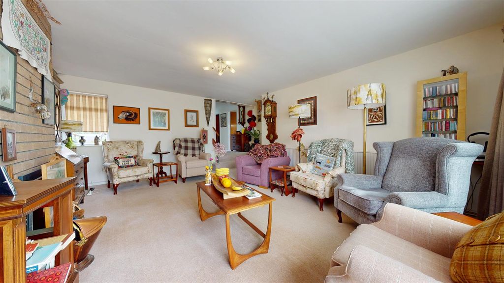 Property photo 2 of 22 Knowsley Park Lane Living Room