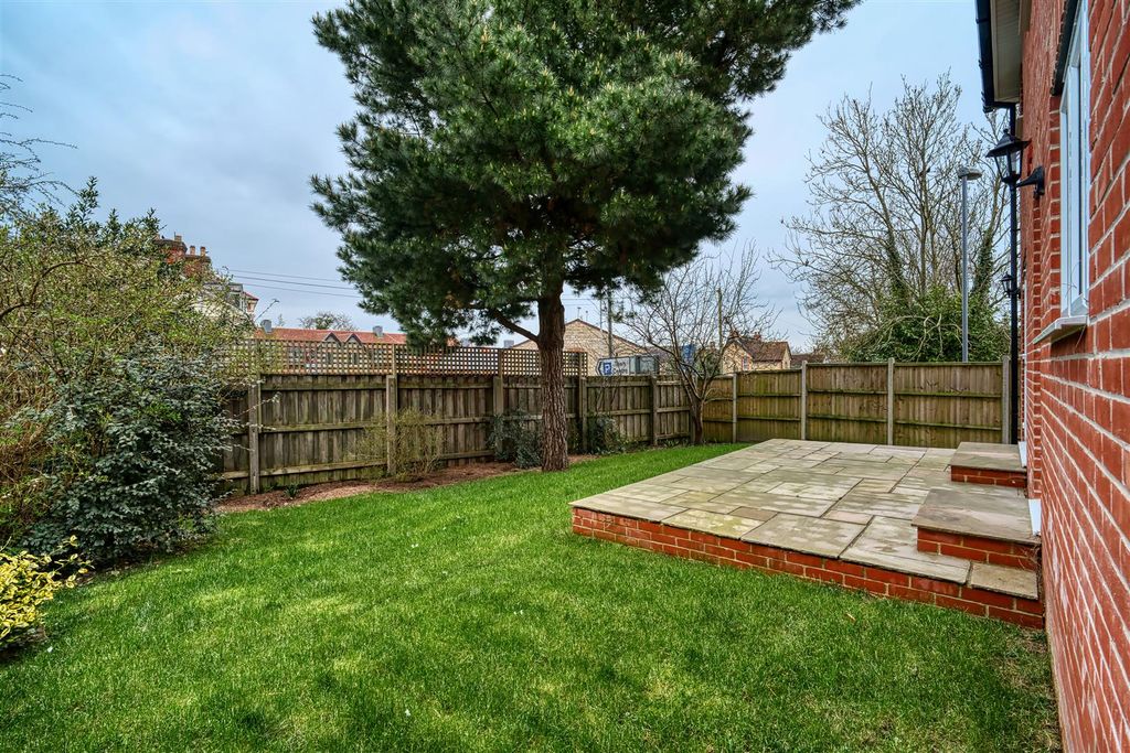 Property photo 3 of 10 Garden