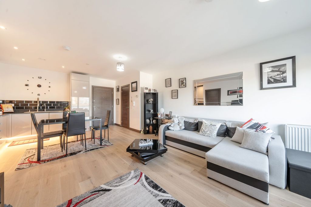 Property photo 2 of 17