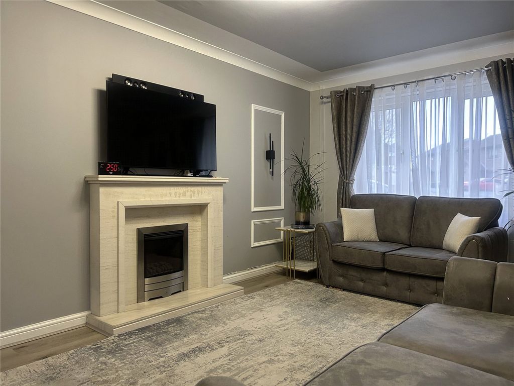 Property photo 3 of 22 Lounge