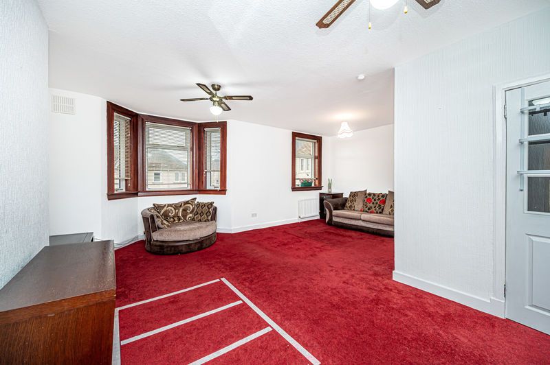 Property photo 3 of 18 Lounge