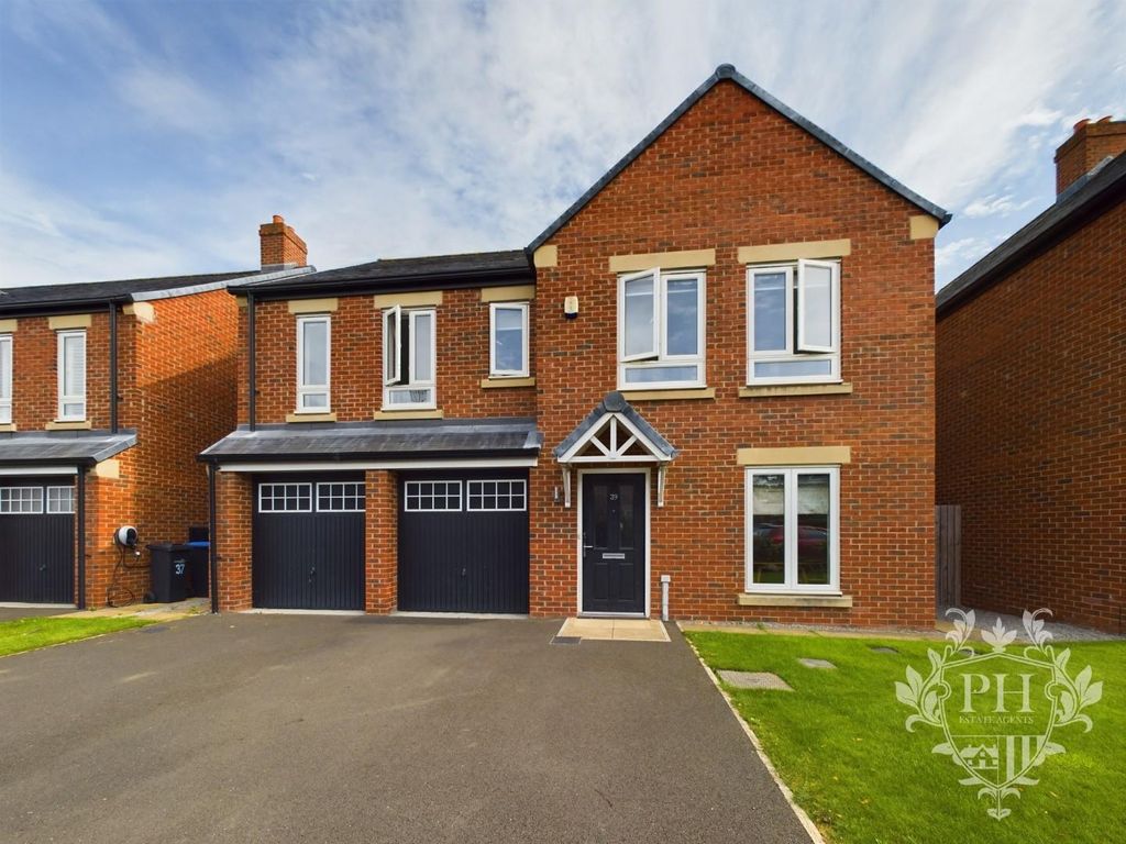 Property photo 3 of 17 Cam01415G0-Pr0162-Still028.Jpg