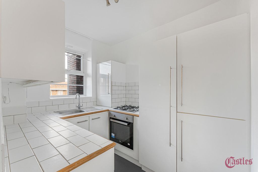 Property photo 3 of 18 Kitchen