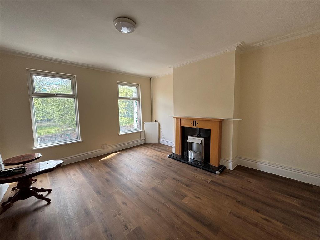 Property photo 3 of 7 5.Jpg