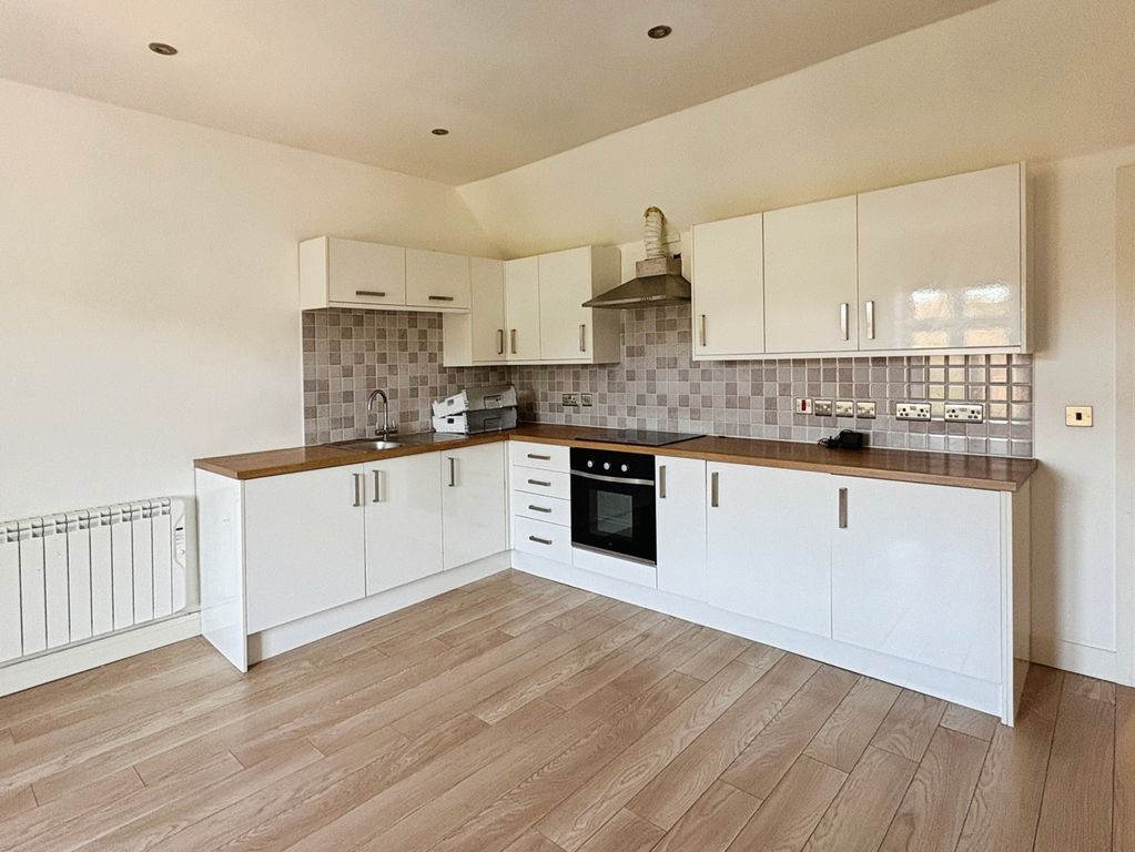 Property photo 3 of 7 Kitchen