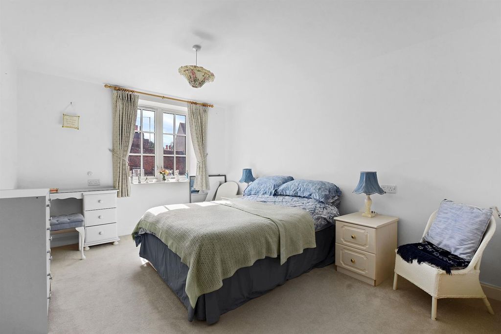 Property photo 3 of 21 03-23A4Gcmcs - 11 Chiltern Place - Bedroom -Origin