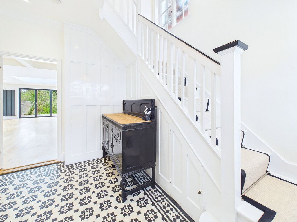 Property photo 2 of 28