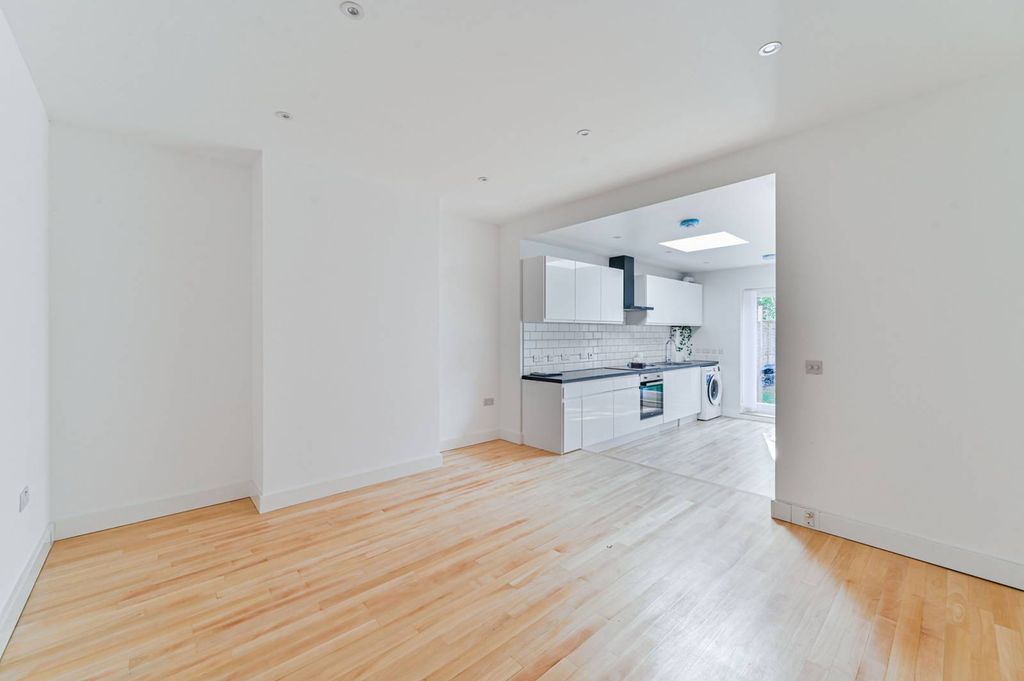 Property photo 1 of 9