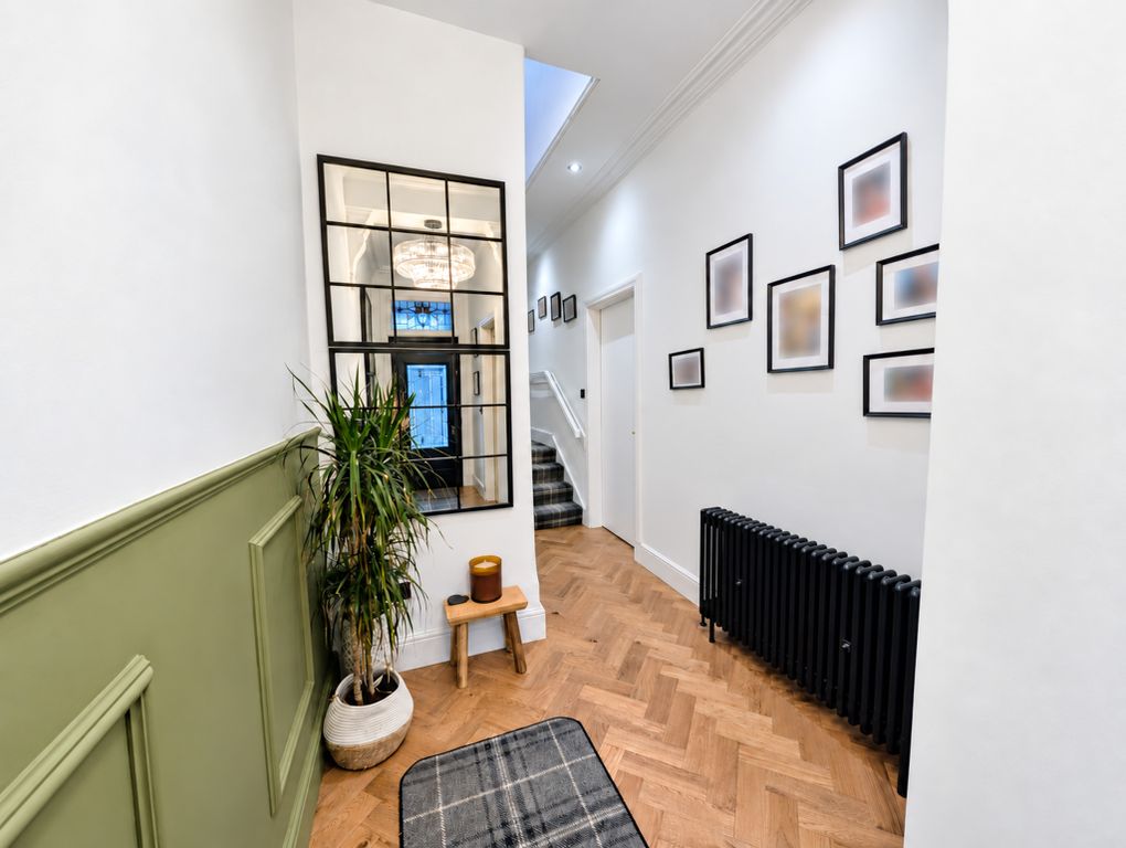 Property photo 2 of 31