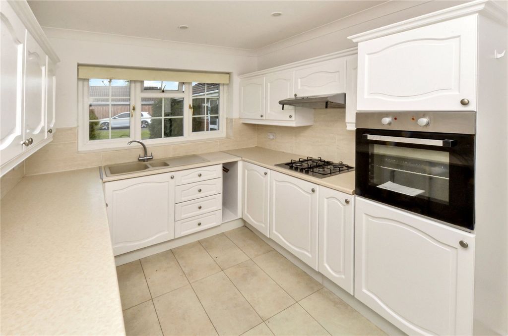 Property photo 3 of 12 Kitchen