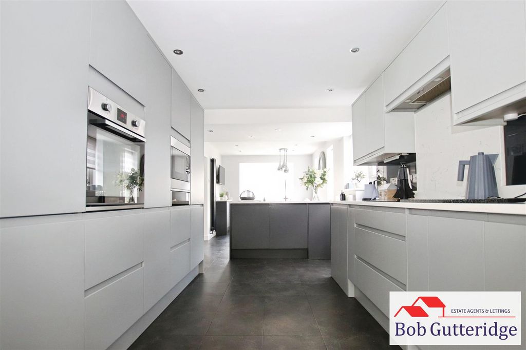 Property photo 2 of 41 Open Plan Fitted Kitchen / Dining Room
