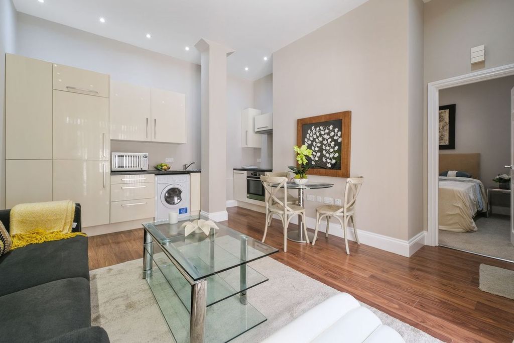Property photo 3 of 11 6Icmj5-W