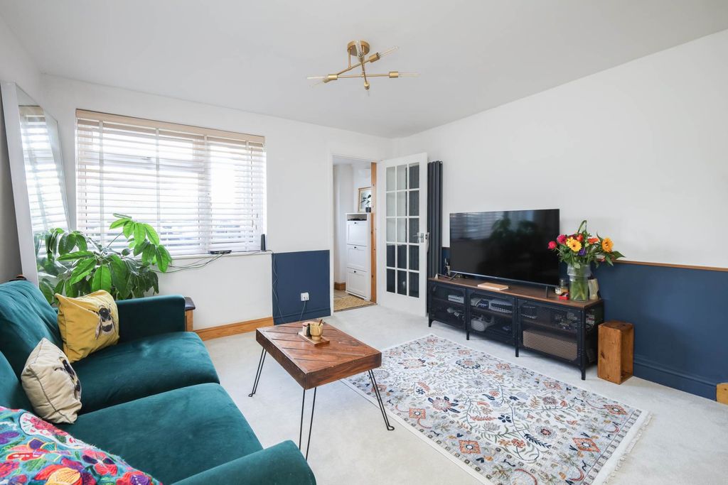 Property photo 3 of 19
