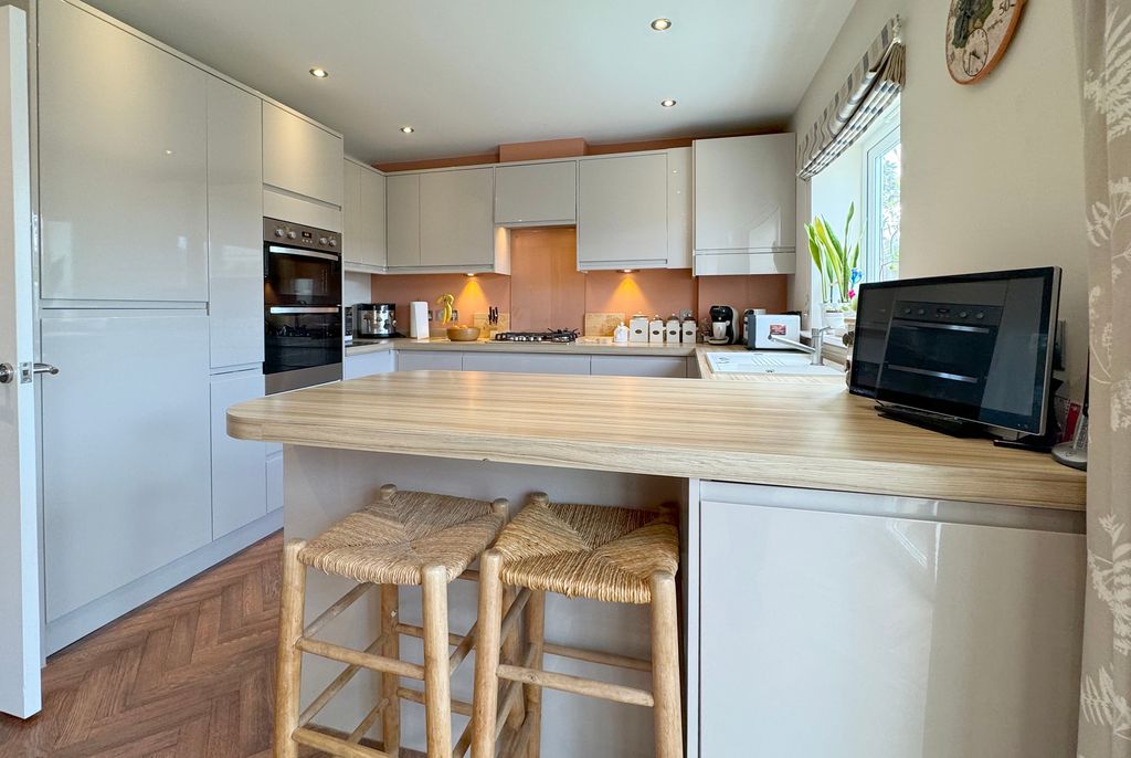 Property photo 2 of 20 5A Wg Kitchen 1