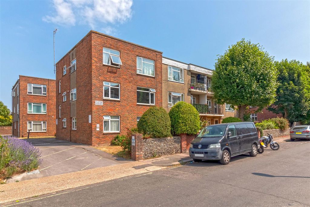 Property photo 1 of 6