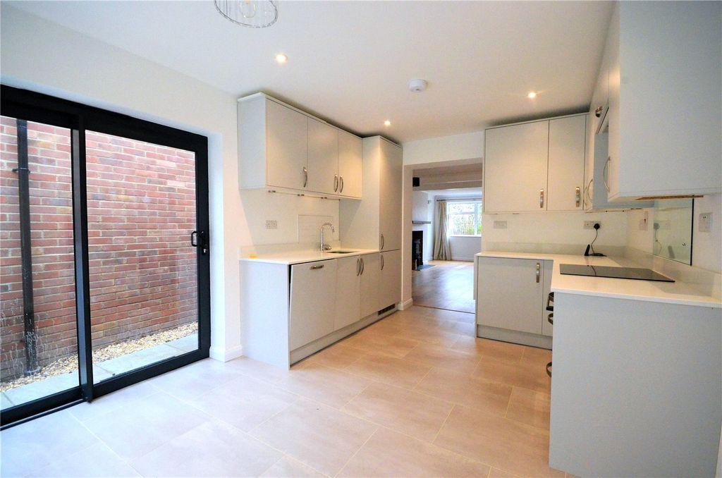 Property photo 2 of 13 Picture No. 11