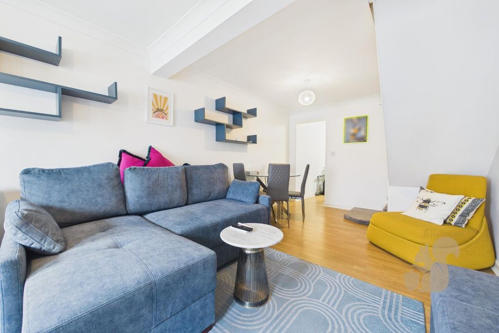 Property photo 3 of 11 Cam01254G0-Pr0433-Still004.Jpg