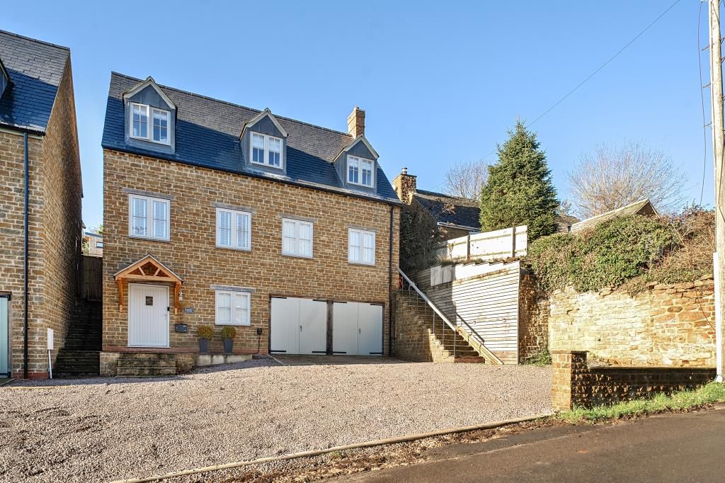 Property photo 2 of 24 Front Aspect