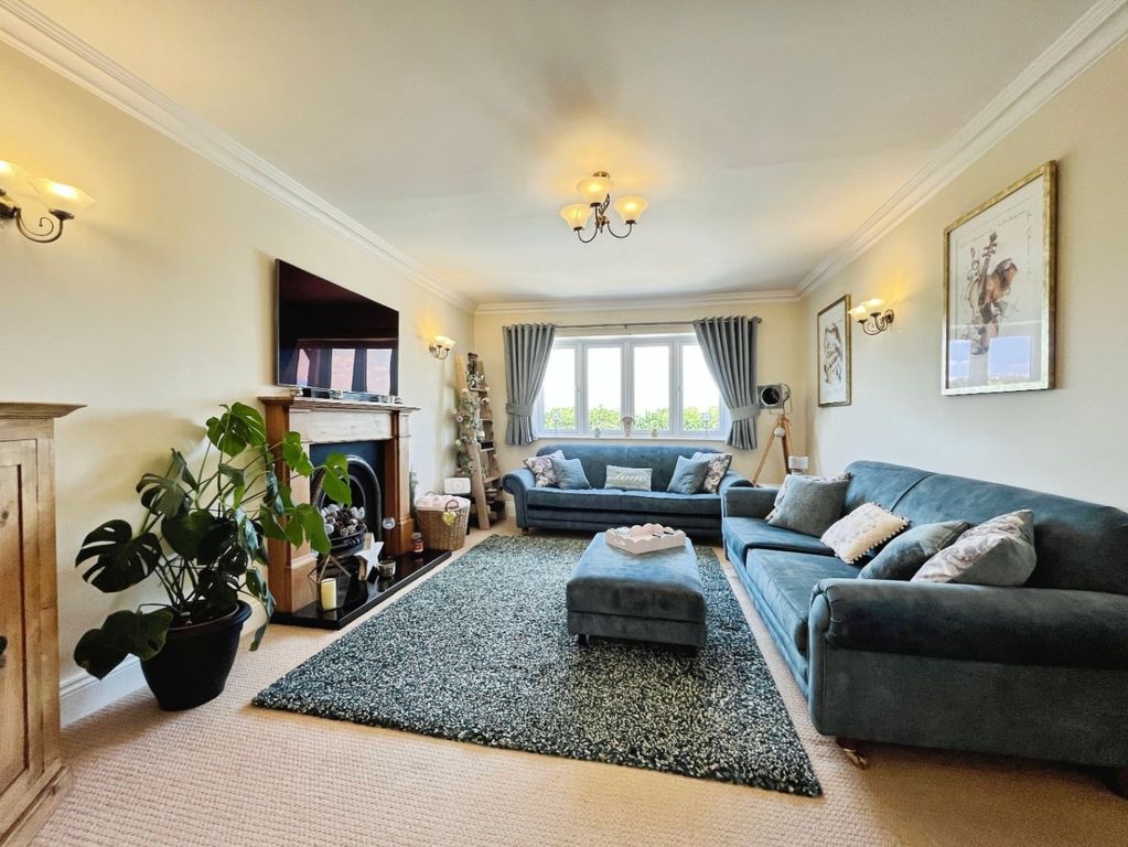 Property photo 2 of 33 4676833