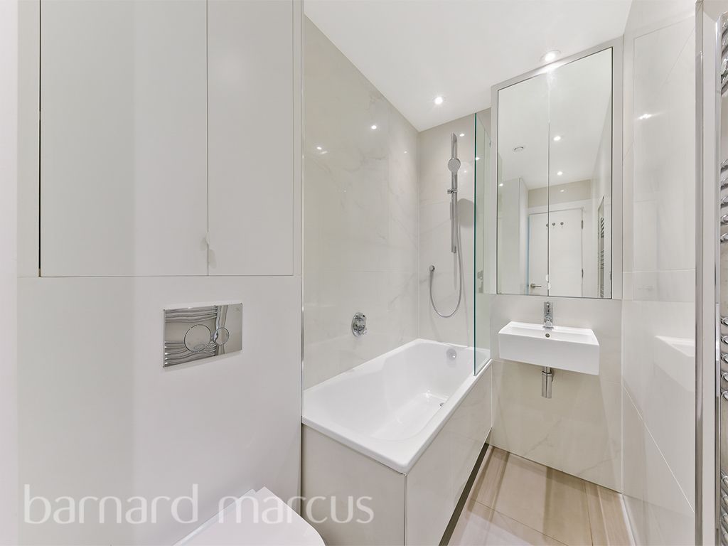 Property photo 3 of 9 Bathroom