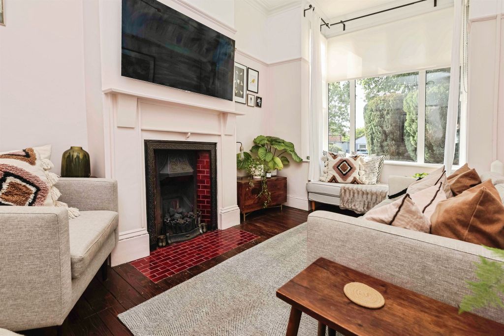 Property photo 2 of 17