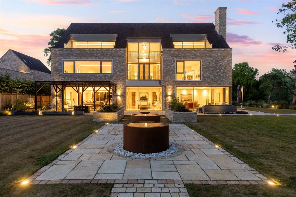 Property photo 1 of 20 Dusk