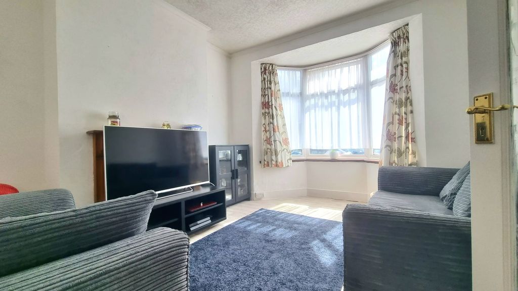 Property photo 2 of 8 2