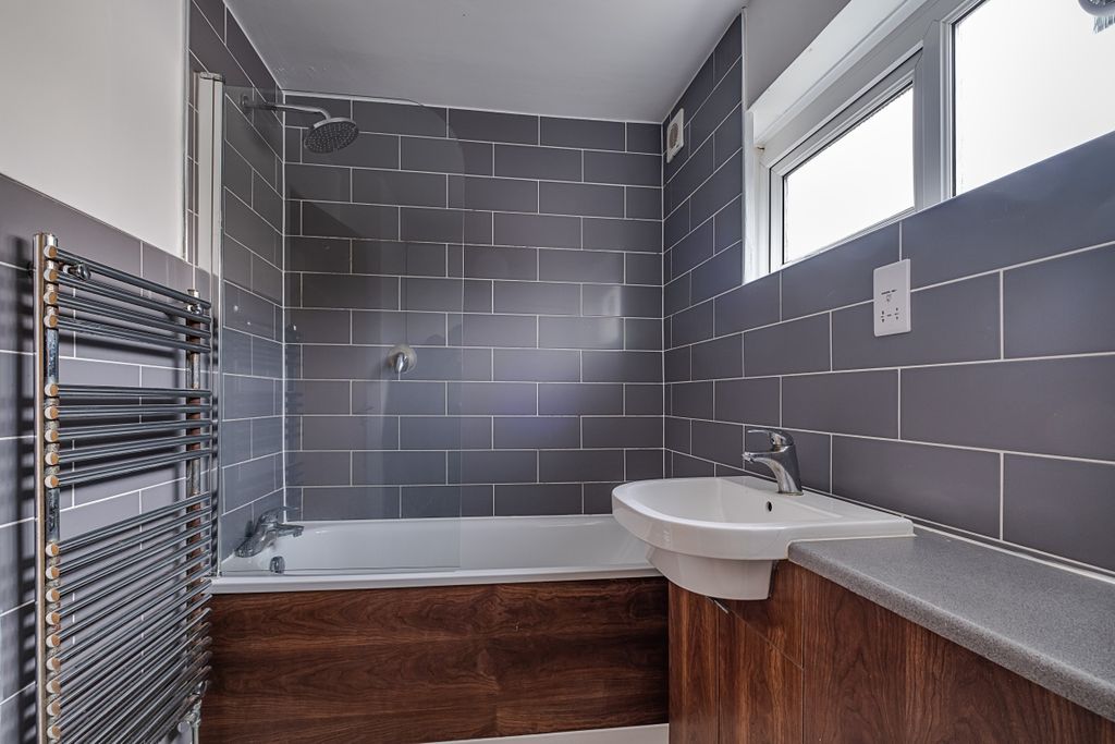 Property photo 2 of 13 28-Waverton-Road-003