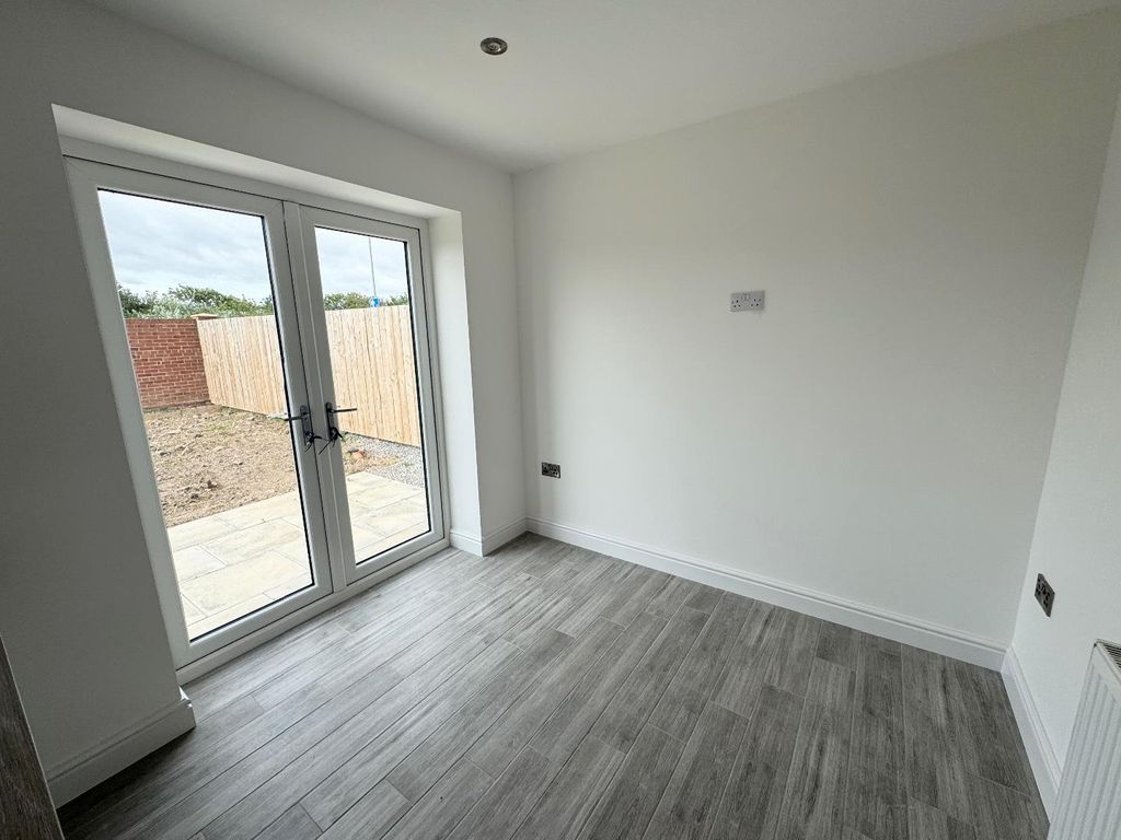 Property photo 3 of 13 Dining Area