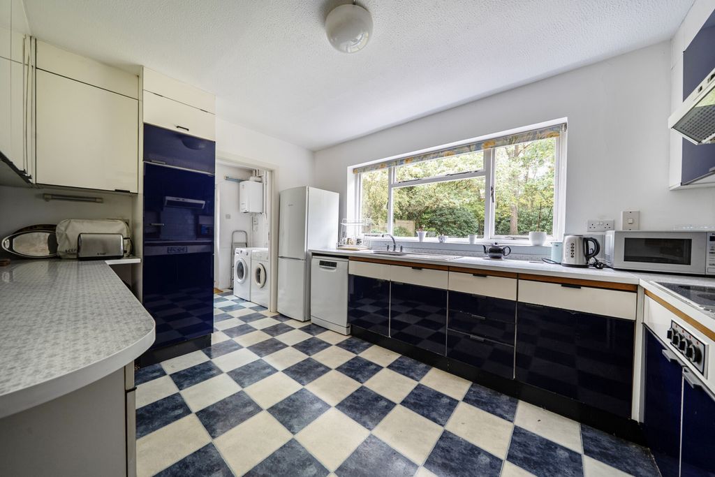 Property photo 3 of 25 1364971-11-68Efa9...