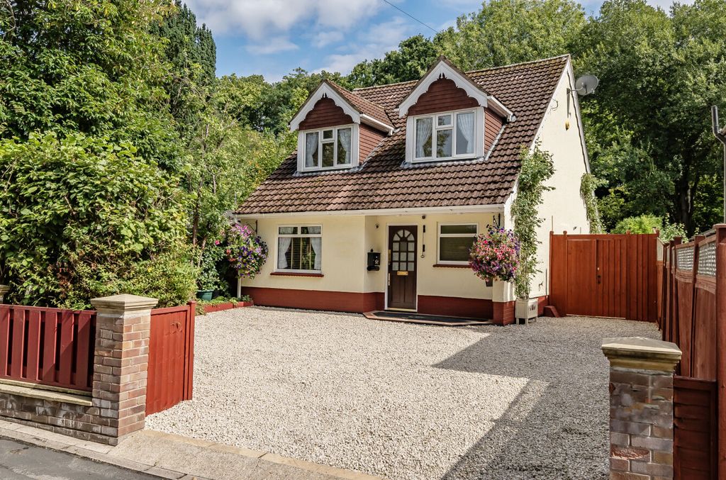 Property photo 2 of 28 1345560-1-68B1Bb3...