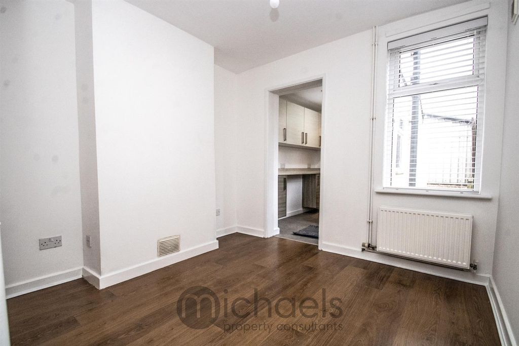 Property photo 3 of 9 Dining Room