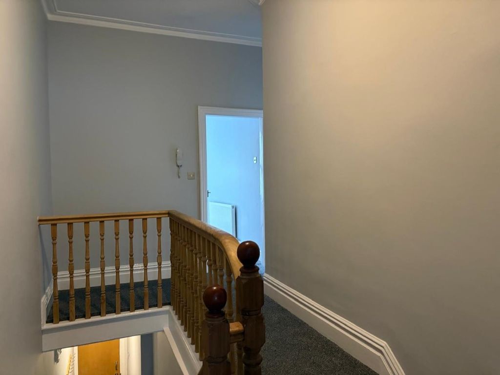 Property photo 3 of 10 Landing.Jpg