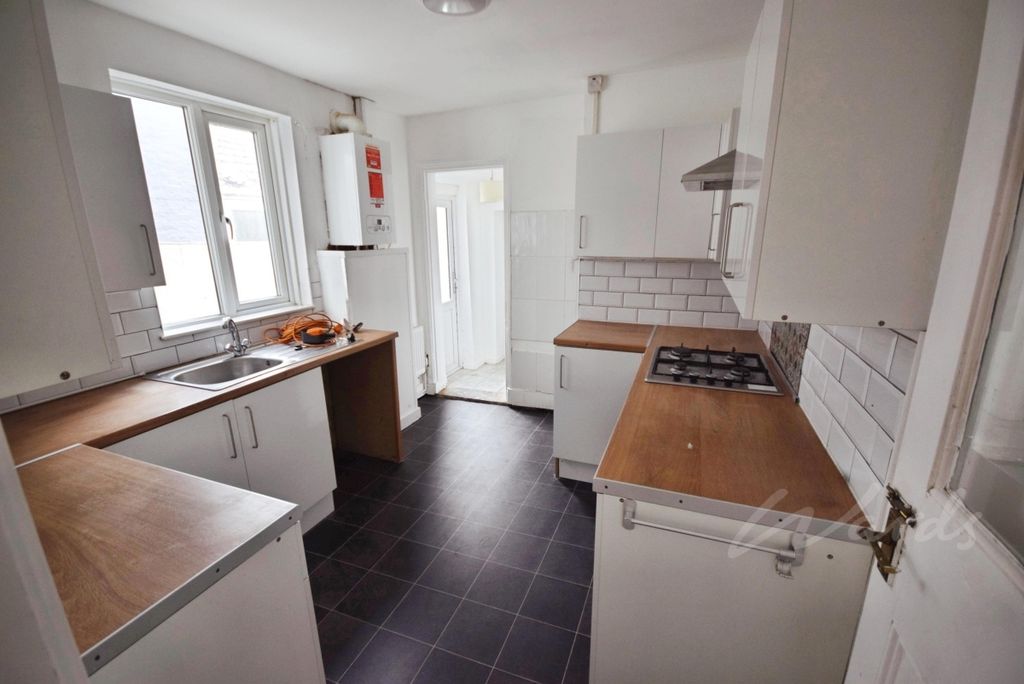 Property photo 2 of 9 Balmoral Kitchen