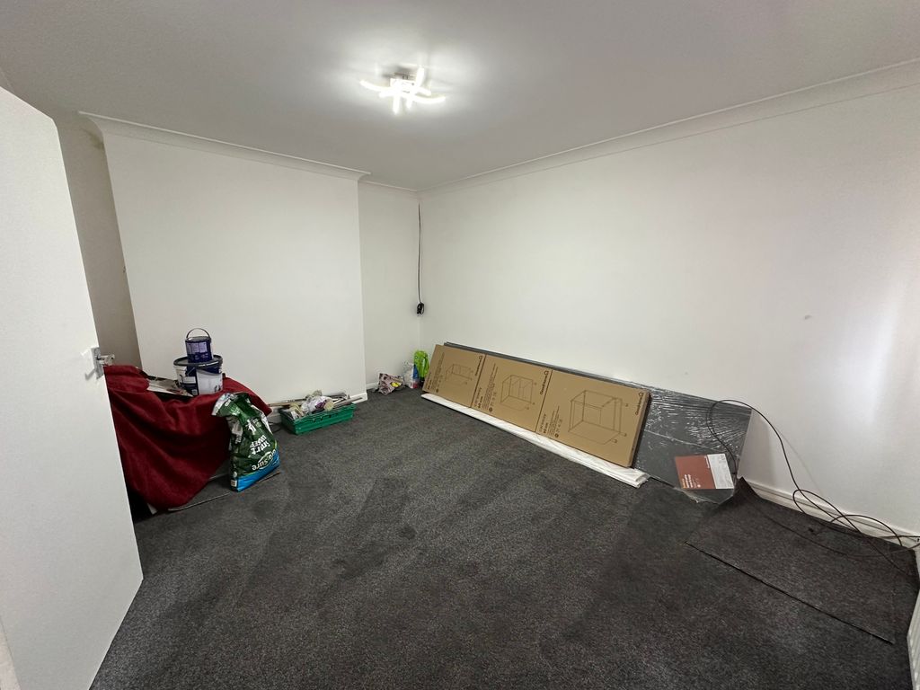 Property photo 3 of 10 Living Room