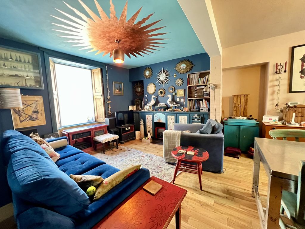 Property photo 2 of 9 Gallery