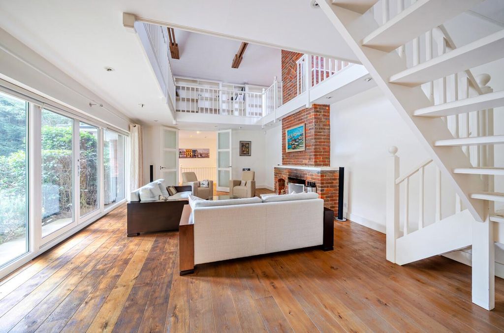 Property photo 3 of 21 Davidson Frost-Wellings, Dfw, Barnet Lane, Elstree