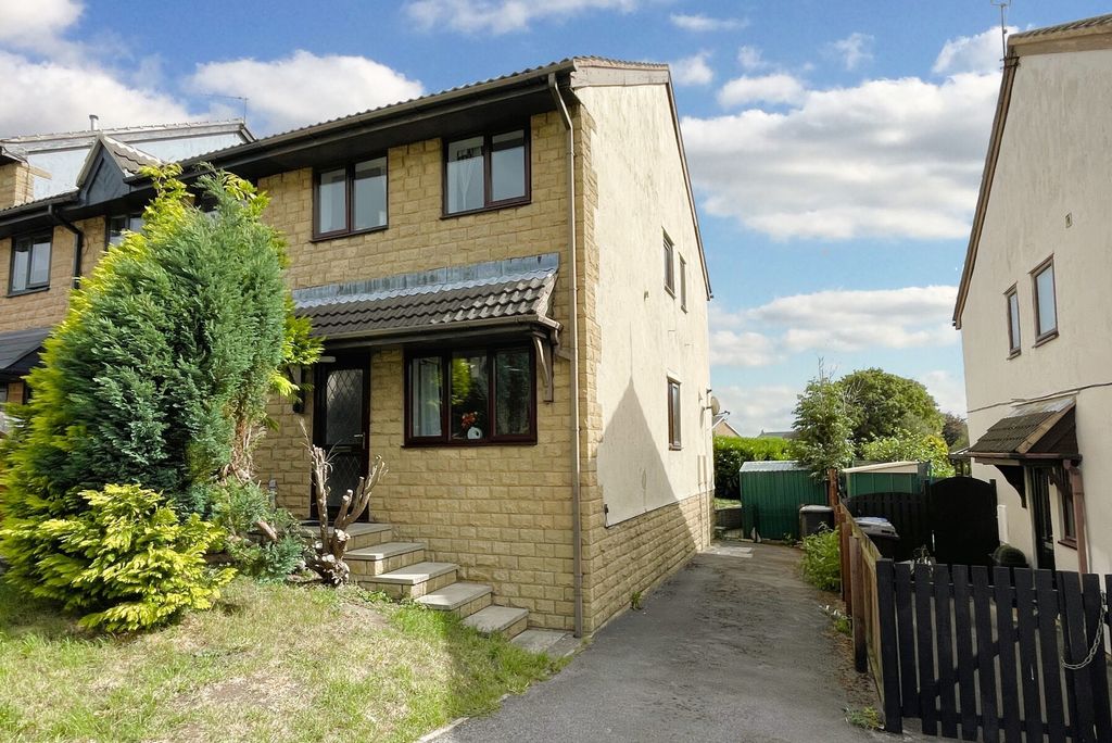 Property photo 1 of 12 Caister Avenue - Exterior