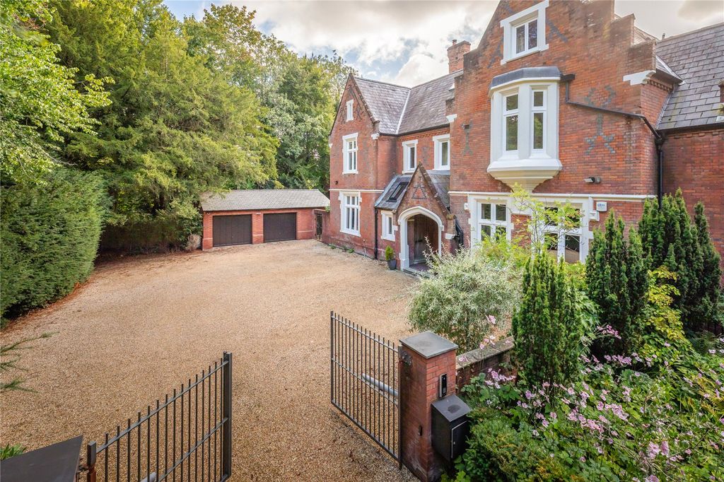 Property photo 2 of 20 Driveway And Garage