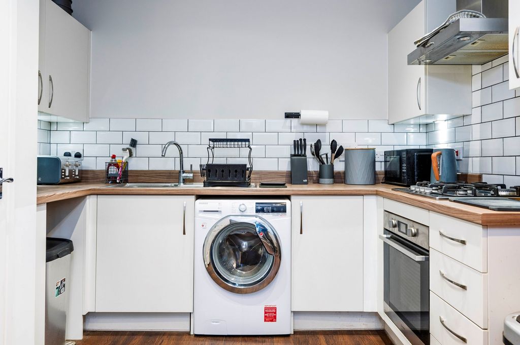 Property photo 3 of 13 Kitchen
