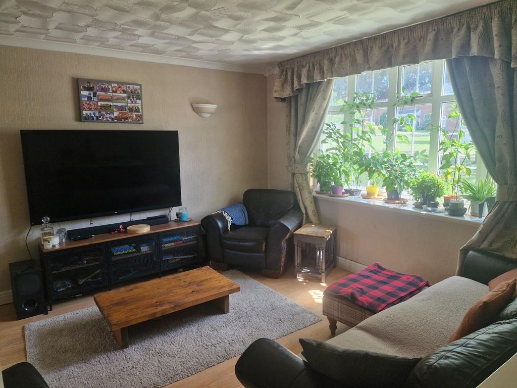 Property photo 2 of 12 50 W 20.Jpg