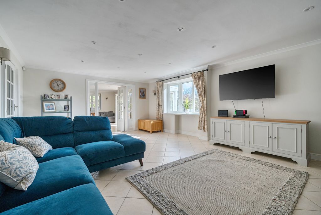 Property photo 2 of 29 1410084-18-699Db6...